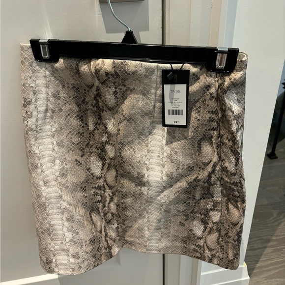 Skirt from Dynamite - Picture 2 of 2